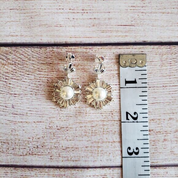 NWT Banana Republic Crystal/Pearl Drop Earrings - Picture 8 of 8